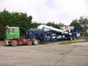 In July 2004 BG Europa delivered a KS50 mobile unit to Mozambique to mix a sandy lean concrete material for road construction